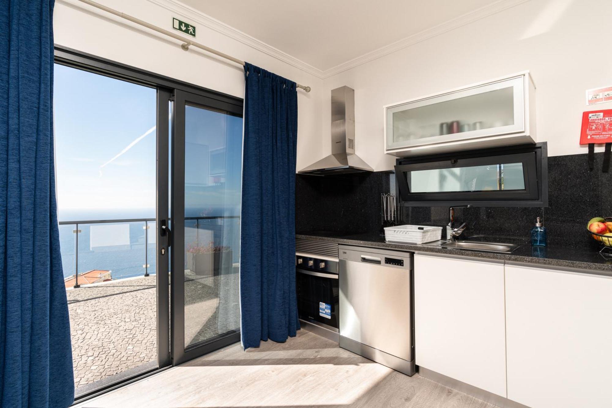 Villa Ourmadeira - Sunset Cliff Villas, Contemporary